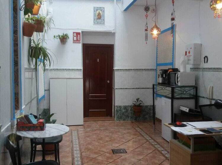 مسافرخانه Pension Cibeles