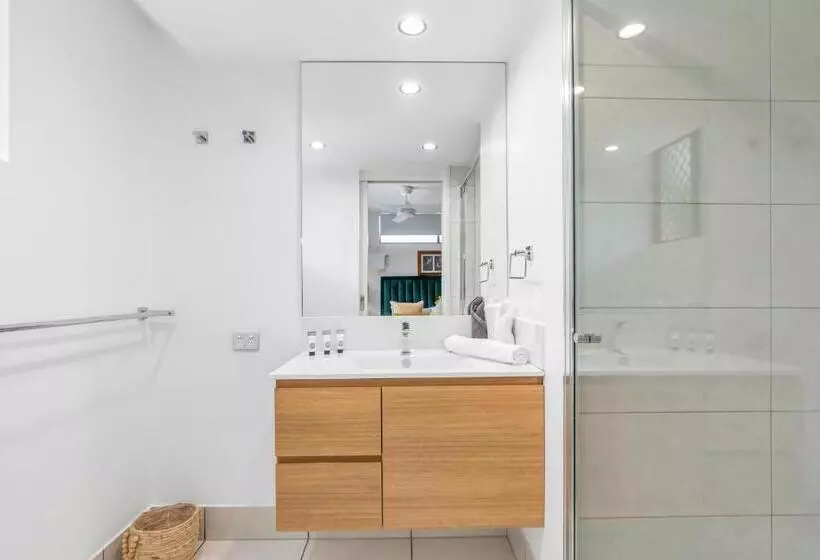 Отель Argosy On The Beach