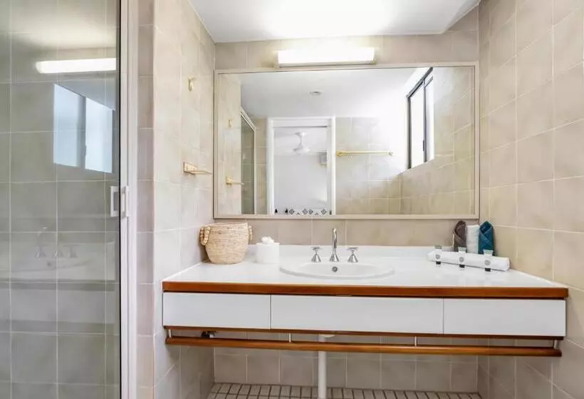 Отель Argosy On The Beach