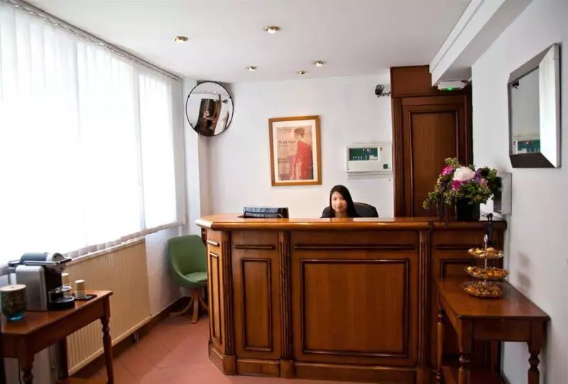 ホテル Hôtel Du Mont Dore Batignolles