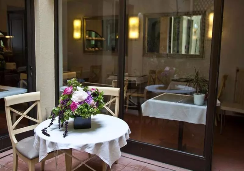 ホテル Hôtel Du Mont Dore Batignolles