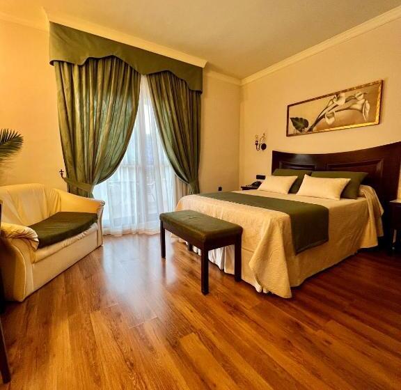 فندق Los Dolmenes