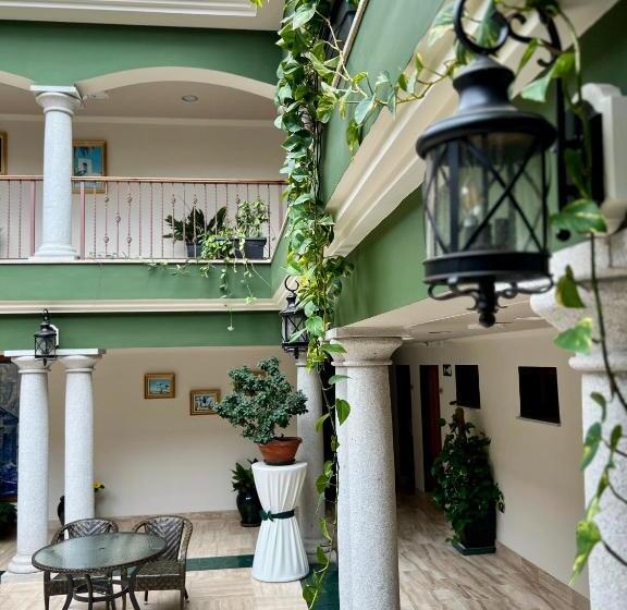 فندق Los Dolmenes