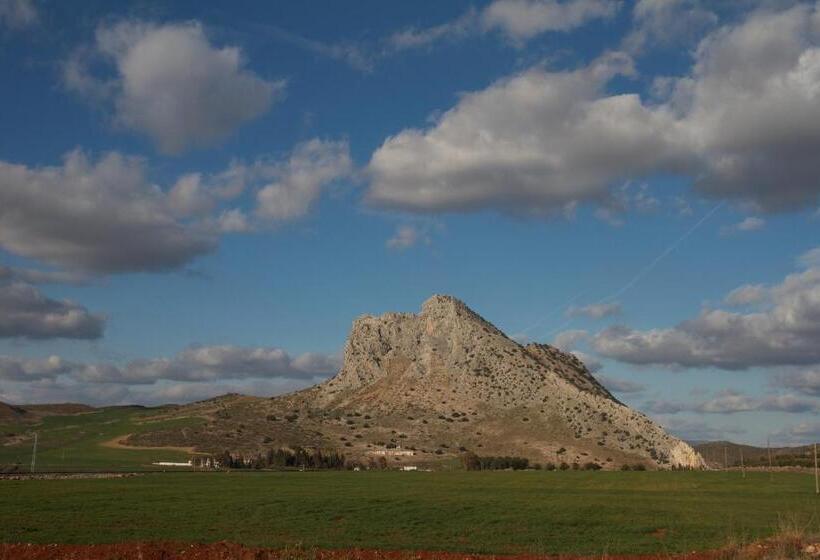 فندق Los Dolmenes