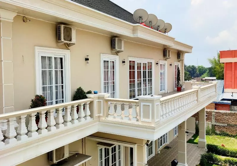 Hotelli Green Forest