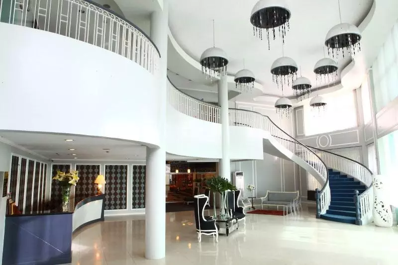 King's Royale Hotel And Resort