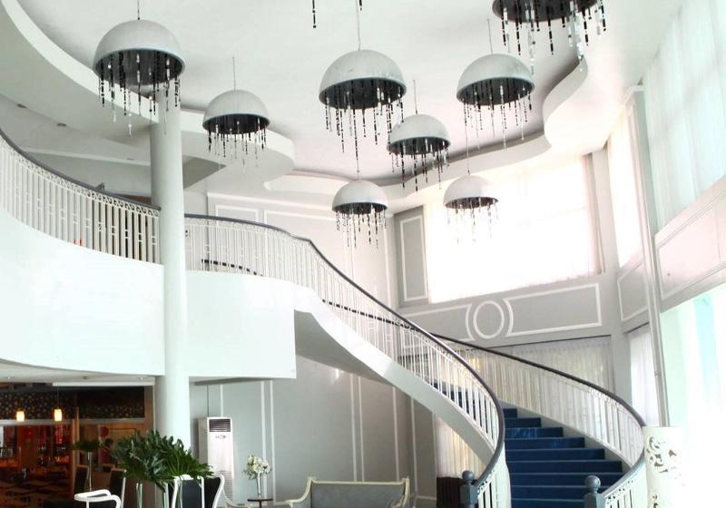 King's Royale Hotel And Resort