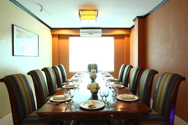 King's Royale Hotel And Resort