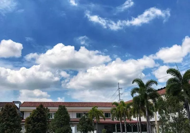 King's Royale Hotel And Resort