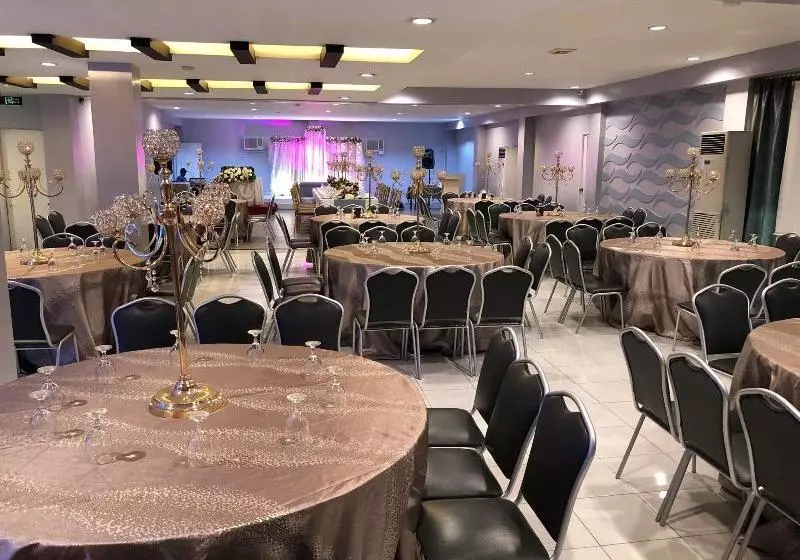 King's Royale Hotel And Resort