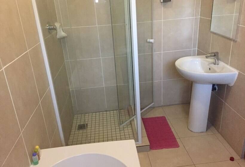 پانسیون Rosey Rest Inn