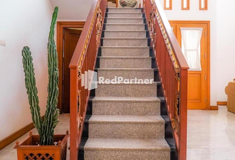 فندق Reddoorz At Daffi Araya