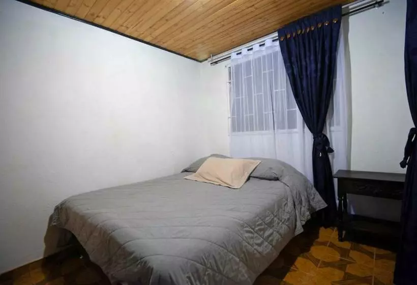 ペンション Hostal Manaslu