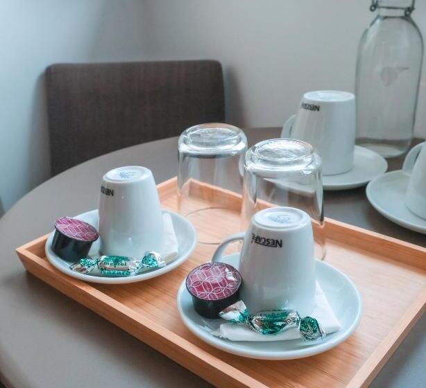 تختخواب و صبحانه Naval Guest House & Bistro