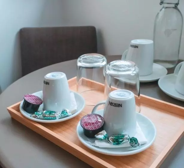 ベッドアンドブレックファースト Naval Guest House & Bistro