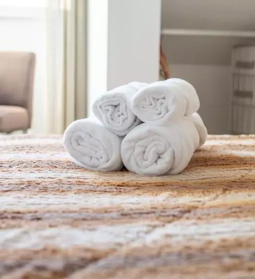 ベッドアンドブレックファースト Naval Guest House & Bistro