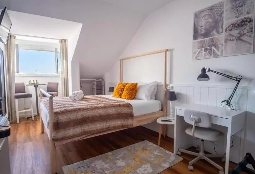 ベッドアンドブレックファースト Naval Guest House & Bistro