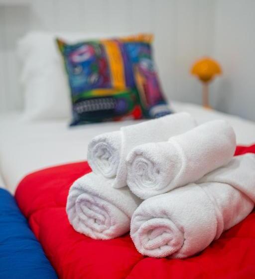 تختخواب و صبحانه Naval Guest House & Bistro