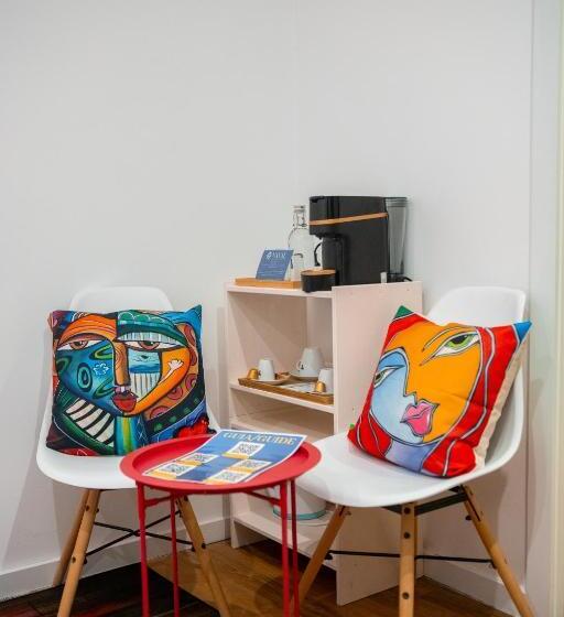 تختخواب و صبحانه Naval Guest House & Bistro