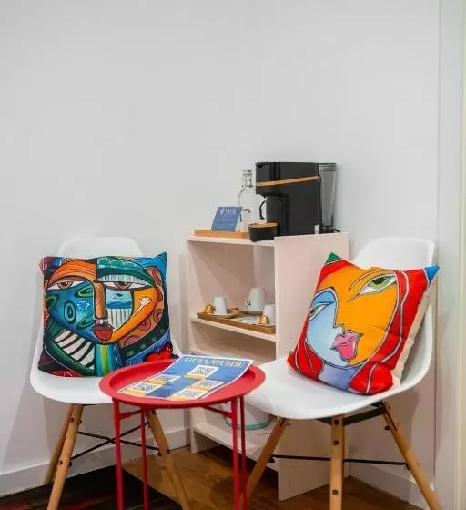 ベッドアンドブレックファースト Naval Guest House & Bistro