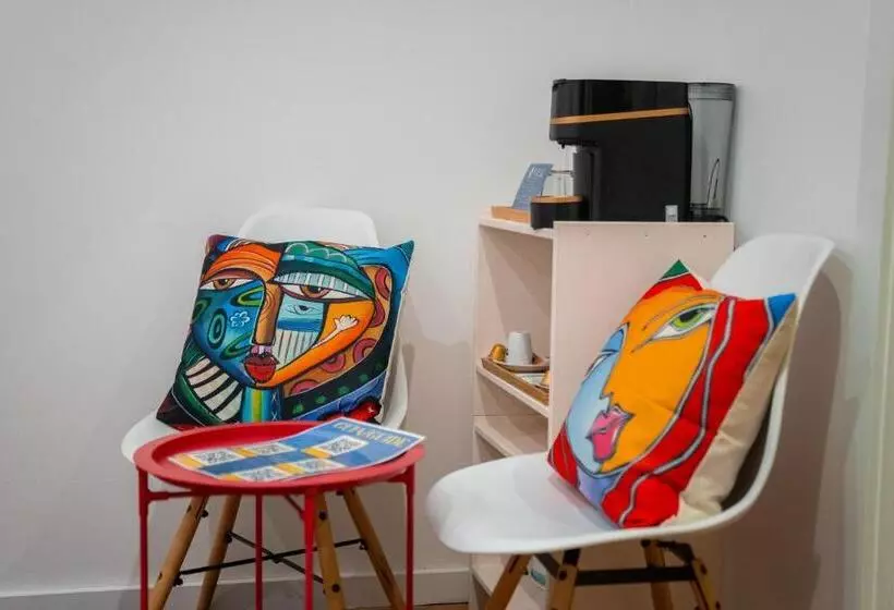 ベッドアンドブレックファースト Naval Guest House & Bistro