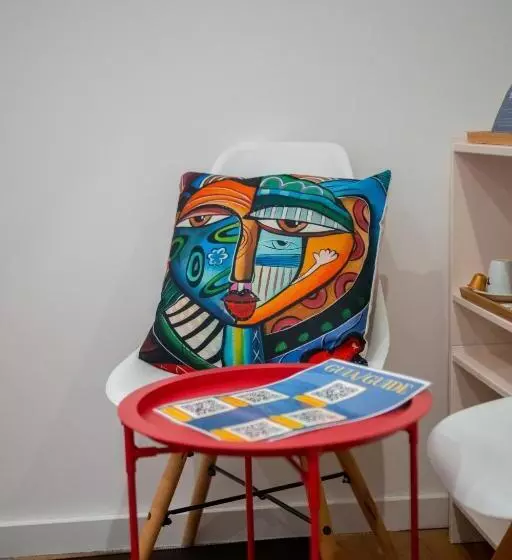 ベッドアンドブレックファースト Naval Guest House & Bistro