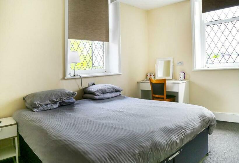 OYO Castle Hotel, Accrington