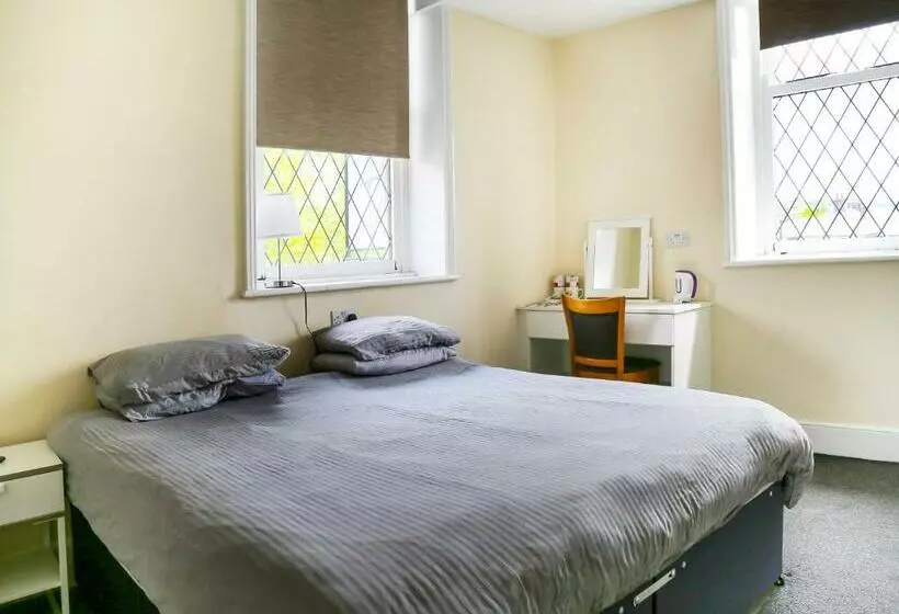 OYO Castle Hotel, Accrington