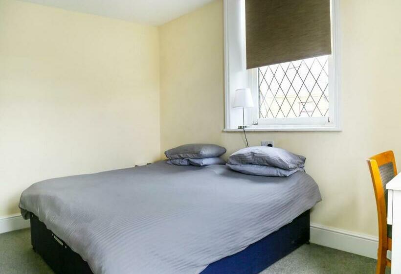 OYO Castle Hotel, Accrington