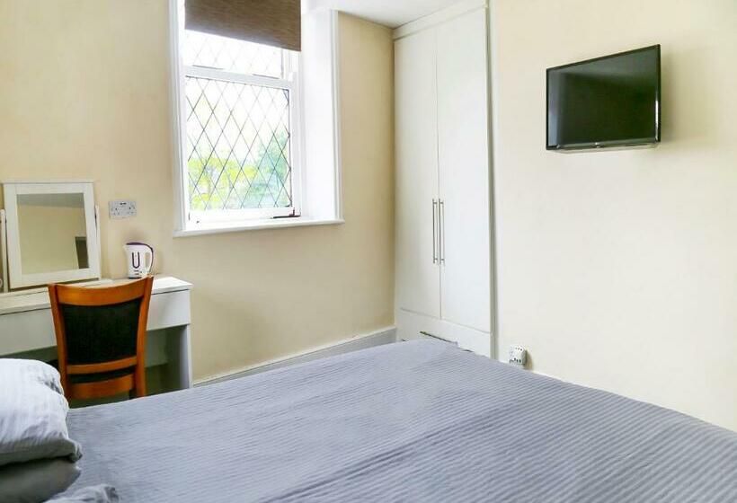 OYO Castle Hotel, Accrington