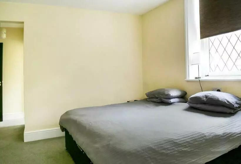 OYO Castle Hotel, Accrington