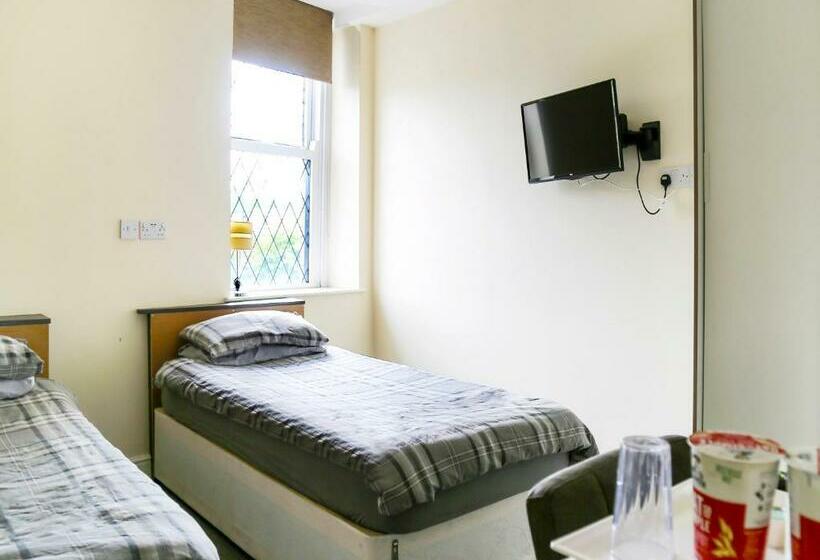 OYO Castle Hotel, Accrington