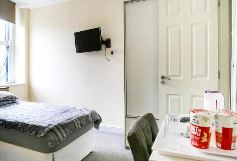 OYO Castle Hotel, Accrington