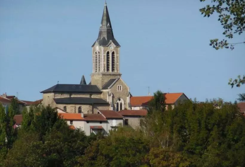 Majatalo Le Pont De Livinhac