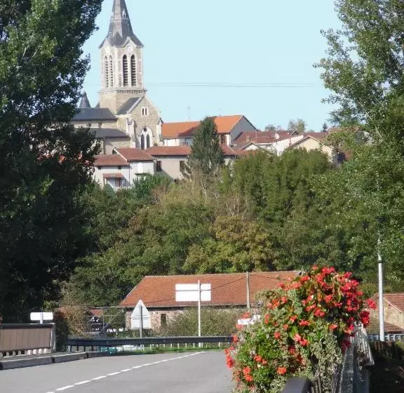 Majatalo Le Pont De Livinhac
