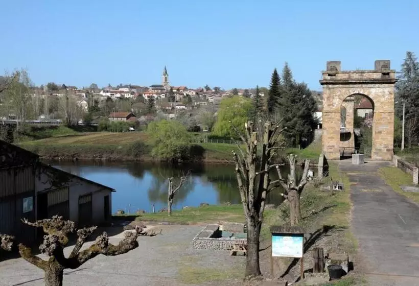 Majatalo Le Pont De Livinhac