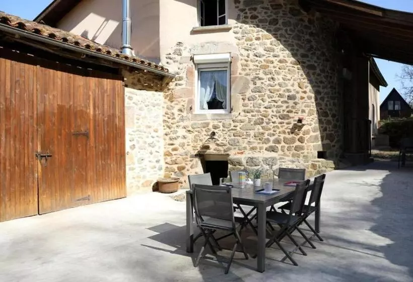 Majatalo Le Pont De Livinhac