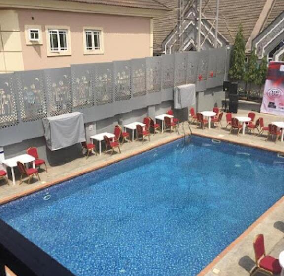 پانسیون Room In Lodge   The Beckett Suites