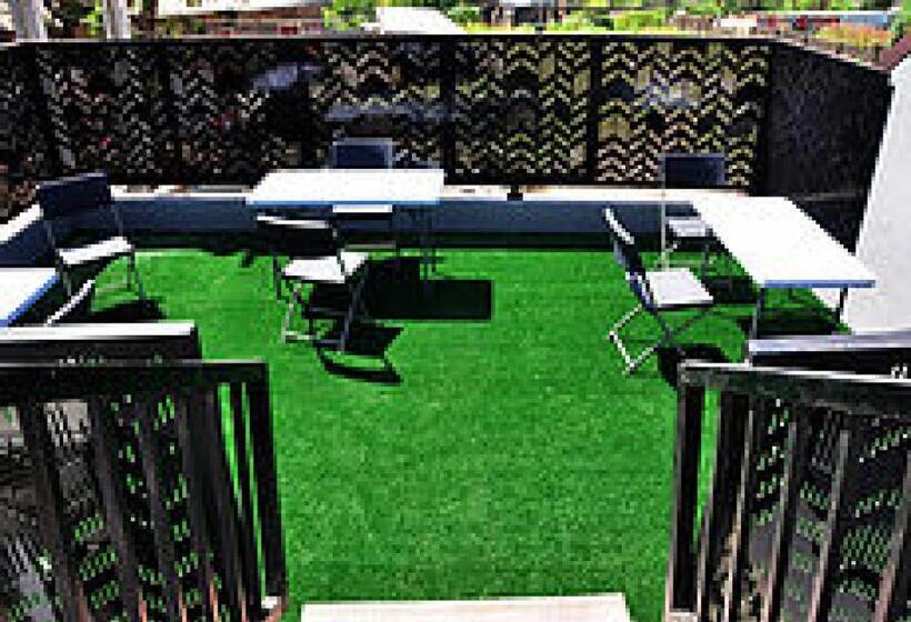 پانسیون Room In Lodge   The Beckett Suites