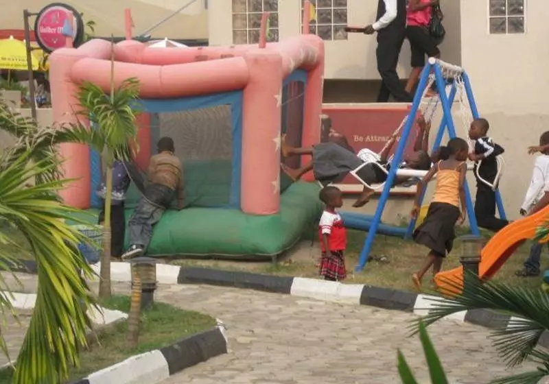 پانسیون Room In Lodge   Sunview Hotel  Akure