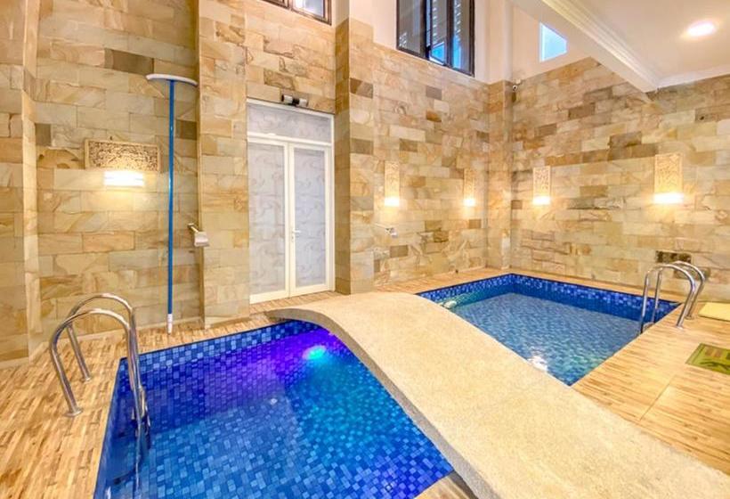 فندق Reddoorz Premium Near Museum Angkut Batu 3