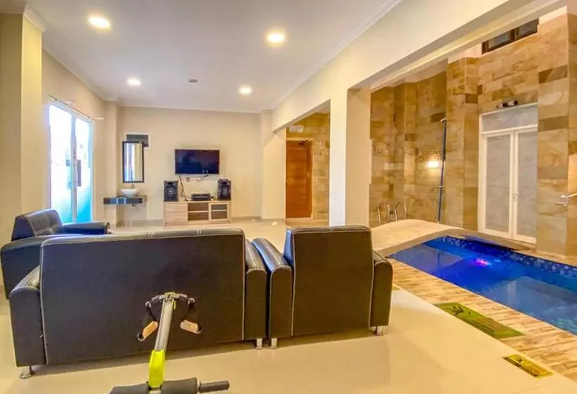 ホテル Reddoorz Premium Near Museum Angkut Batu 3