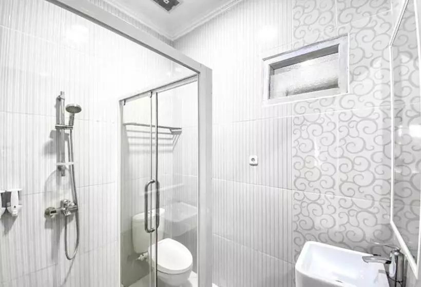 ホテル Reddoorz Premium Near Museum Angkut Batu 3