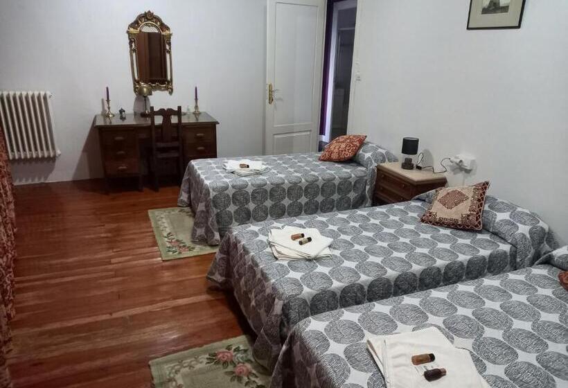 تختخواب و صبحانه El Bordón De La Casa Batallón