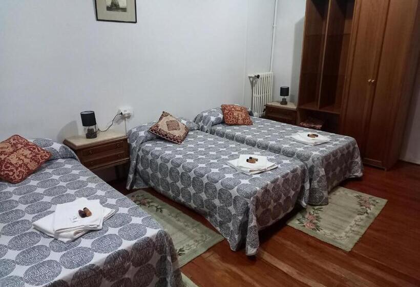 تختخواب و صبحانه El Bordón De La Casa Batallón