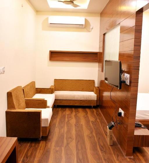 בית מלון כפרי Aman Palace By Shrigo S