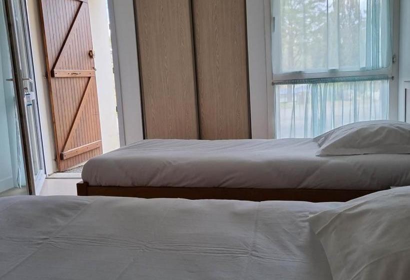 Отель Hôtel Vvf Eden Lake