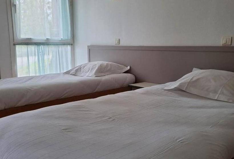 Отель Hôtel Vvf Eden Lake