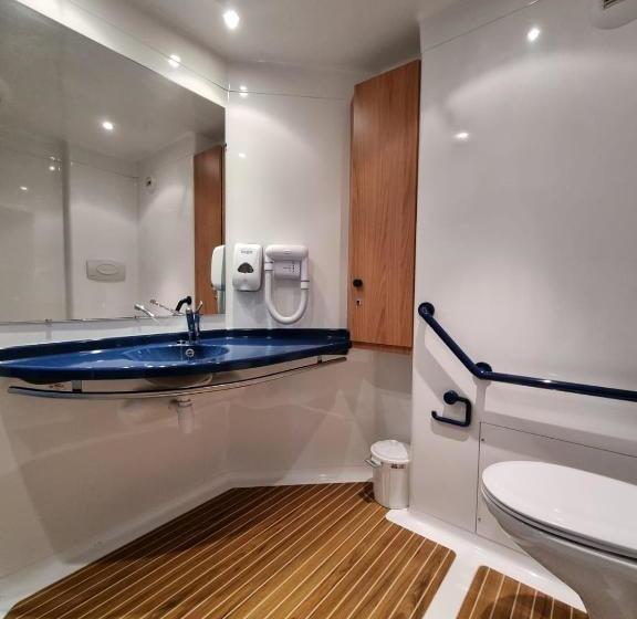 Отель Hôtel Vvf Eden Lake