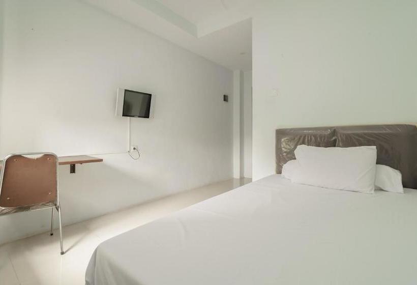 Hotel Koolkost Syariah Near Kampus Utama Universitas Budi Luhur